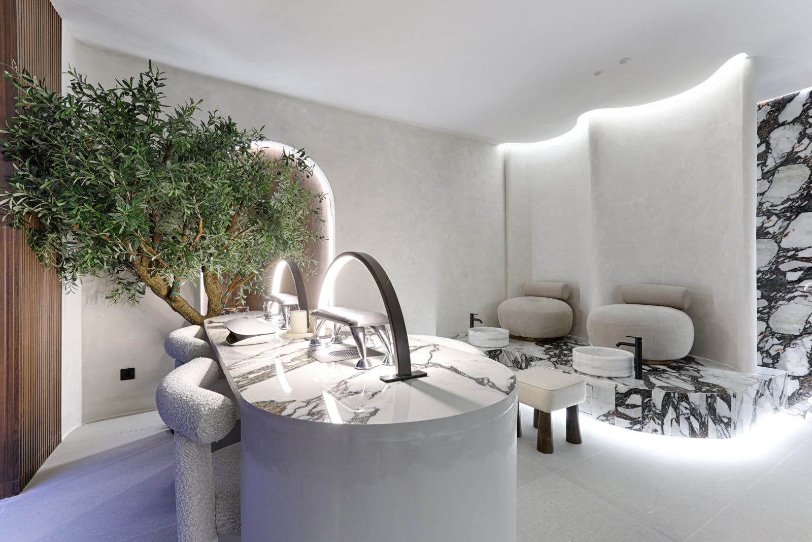 Nails Bar — Élégance jusqu'au bout des doigts · Bain Foch Paris 16